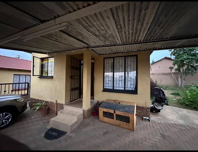 2 BEDROOM HOUSE FOR SALE IN SOSHANGUVE VV
